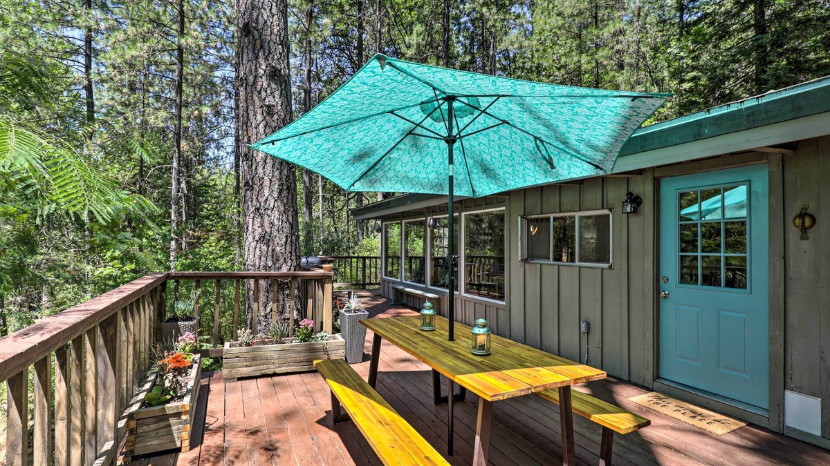 Middletown Cabin | Loch Lomond Cabin w/Hot Tub, Near Wineries!