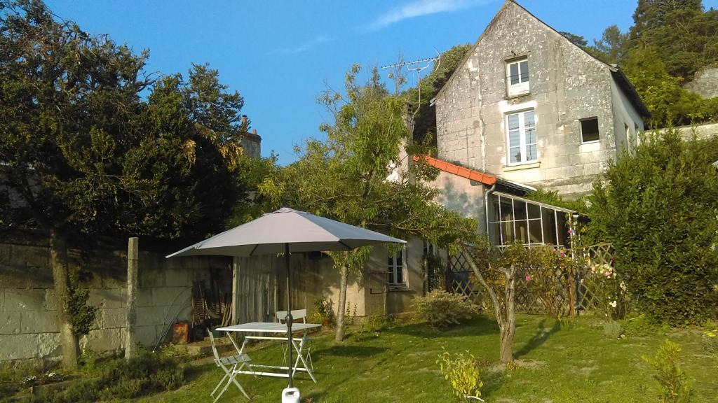 Loches Apartment | Loches : gîte de charme indépendant avec jardin