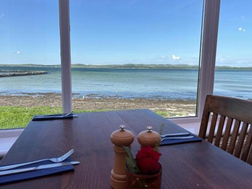 Bowmore Hotel | Lochside Hotel