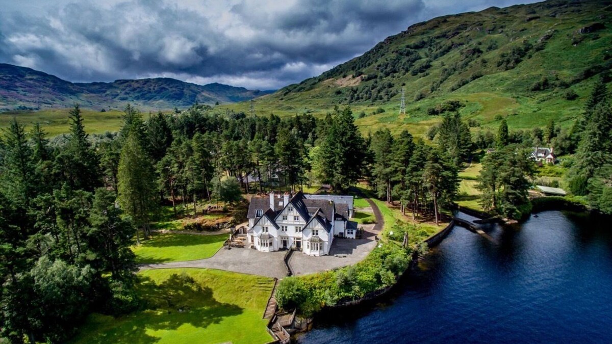 Stronachlachar House | Lochside Luxury | Stylish 5-Bed Home with Dramatic Views and Peaceful Setting