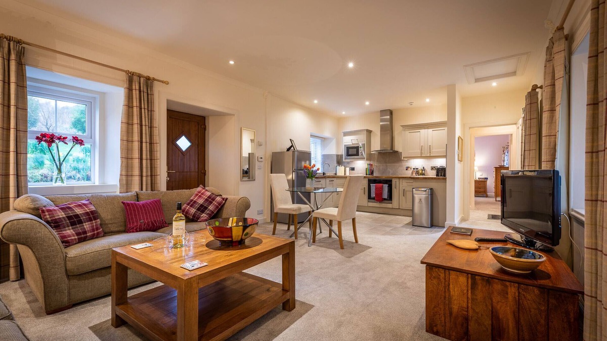 Isle of Scalpay Apartment | Lochsie Cottage, Peinmore House