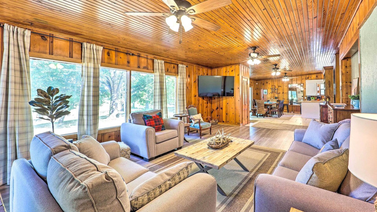 Grove House | 'Lochview Lodge' Idyllic Farmhouse in Grove!