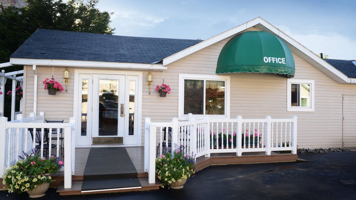 Sault Ste. Marie Hotel | Lockview Motel