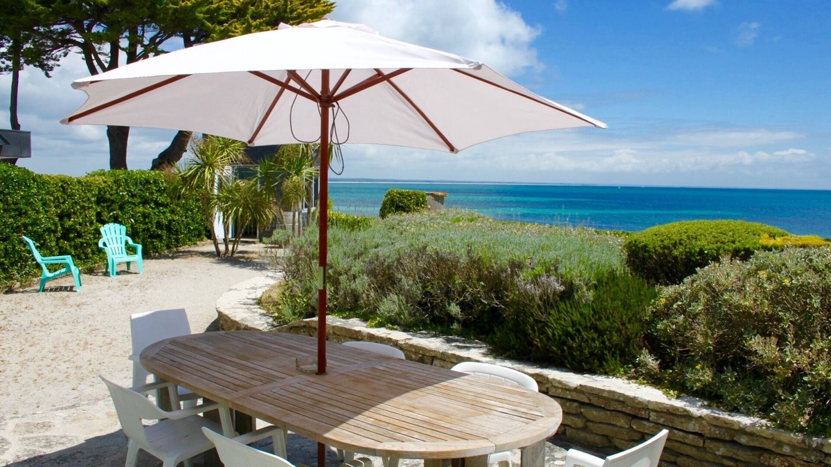 Loctudy House | Loctudy. House 'feet in the water', enclosed garden, direct access to the beach