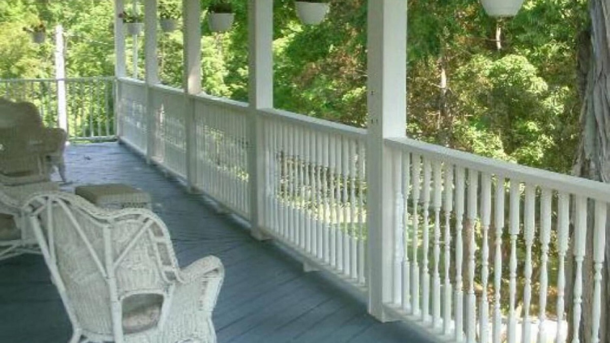 North Canaan Bed & Breakfast | Locust Tree Bed and Breakfast LLC
