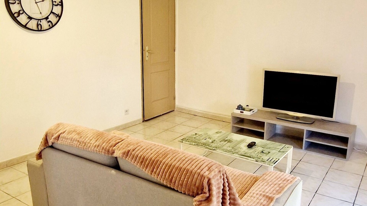 Lodeve Apartment | Lodève in the heart of downtown
