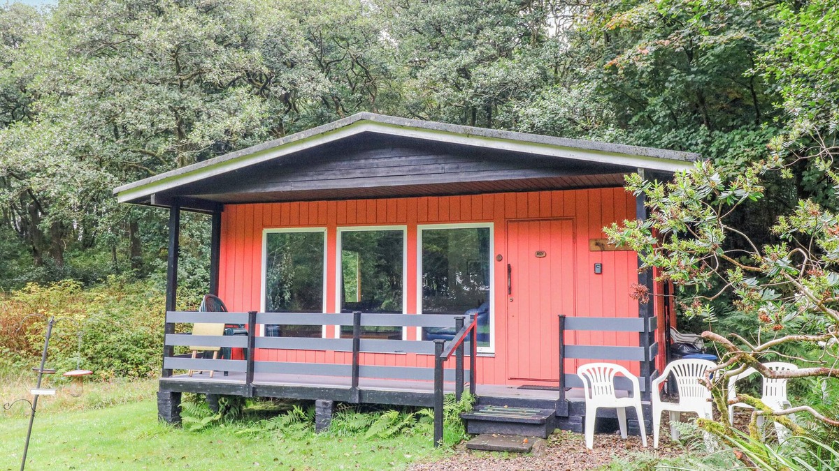 Isle of Arran Cottage | LODGE 1 "ASH", pet friendly, with a garden in Lamlash, Isle Of Arran
