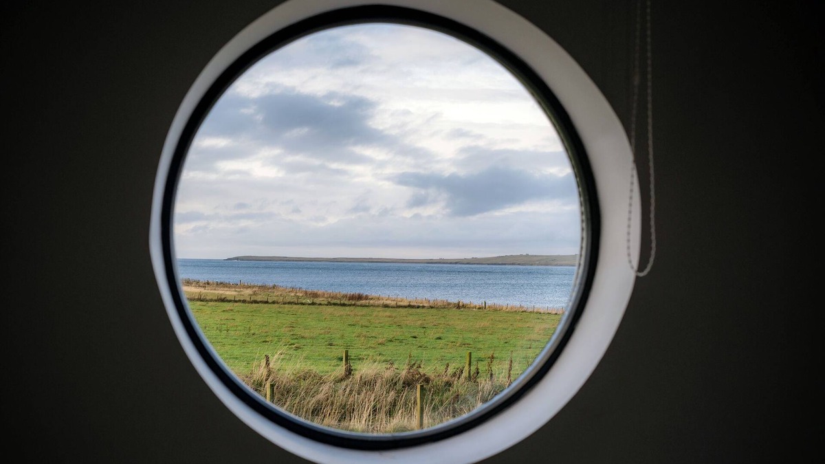John O'Groats Cottage | Lodge 12 - 3 Bed Sea-View - a john o'groat that sleeps 6 guests in 3 bedrooms