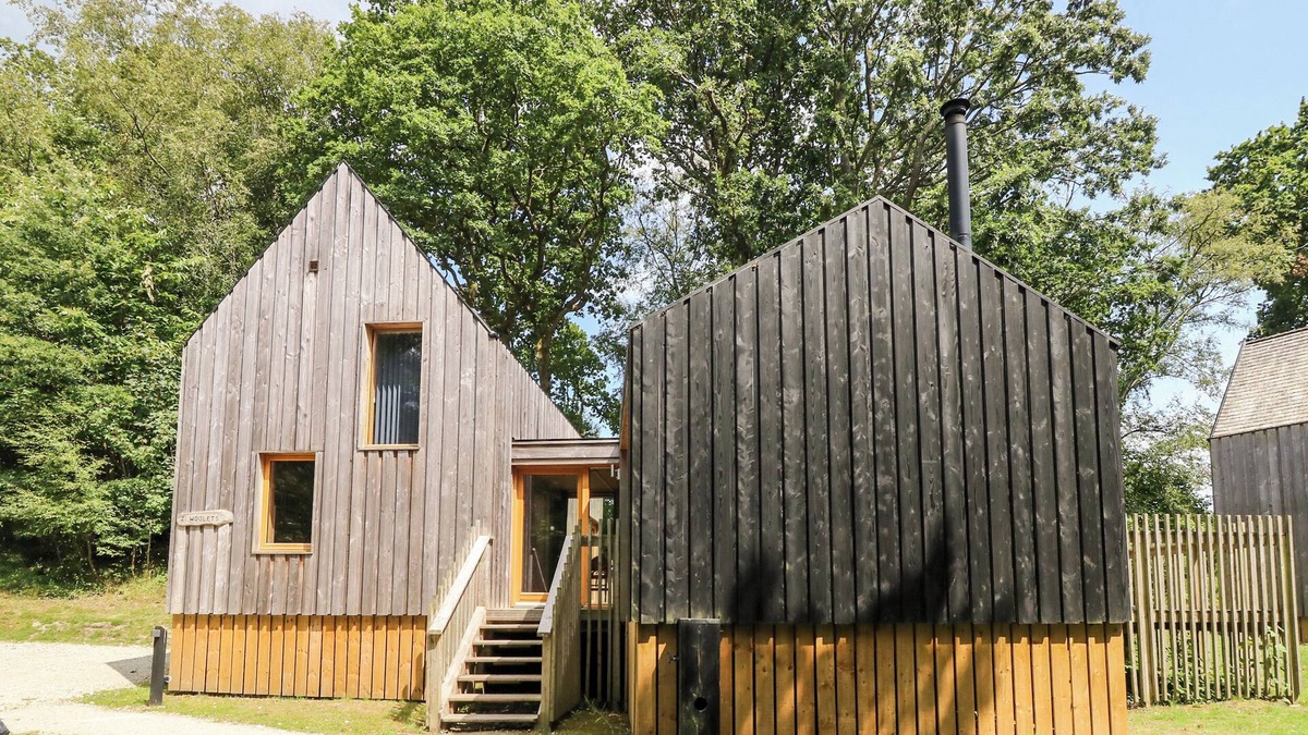 Corfe Castle Cottage | LODGE 21, family friendly, with hot tub in Corfe Castle