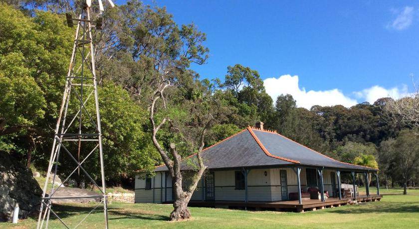 Currawong Beach Cabin | Lodge ∙ 4 bedrooms ∙ 16 guests