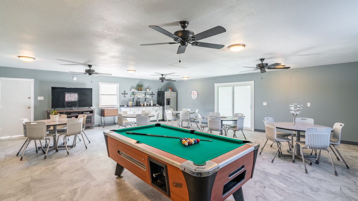 Yantis House | Lodge #4 with Billiard Table, and Outdoor Kitchen