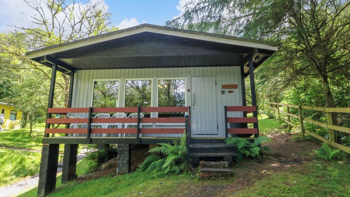 Lamlash Cottage | LODGE 6 - "ALDER", pet friendly in Lamlash, Isle Of Arran
