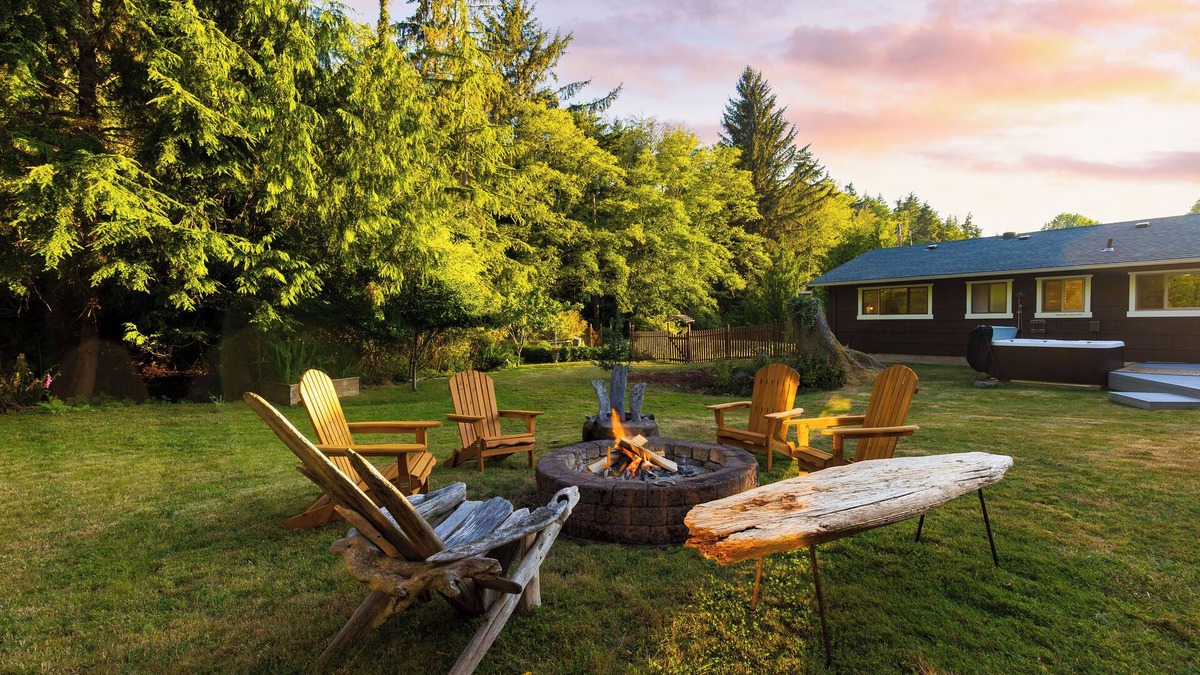 Oak Harbor House | Lodge at Deception Pass | Trails, Hot Tub, Walk to Cornet Bay