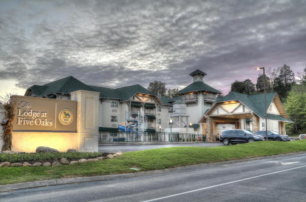 Sevierville Hotel | Lodge at Five Oaks Pigeon Forge - Sevierville