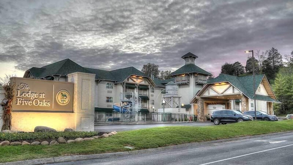 Sevierville Hotel | Lodge at Five Oaks Pigeon Forge - Sevierville