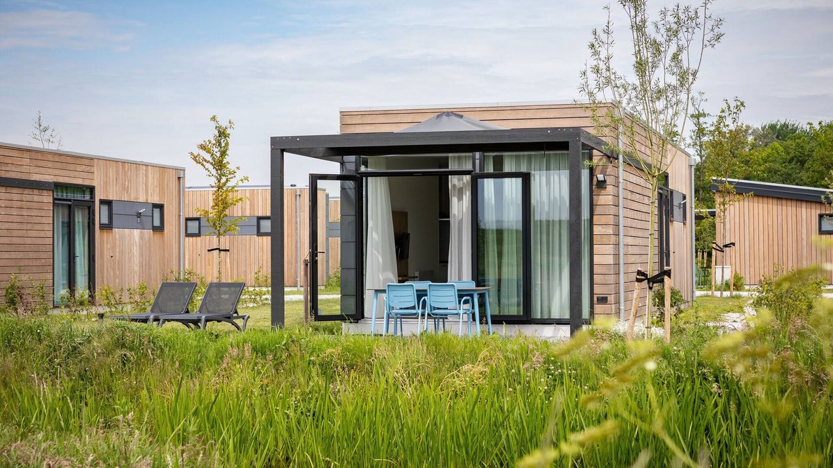 Wijdenes House | Lodge by Markermeer with Eco-Friendly Design