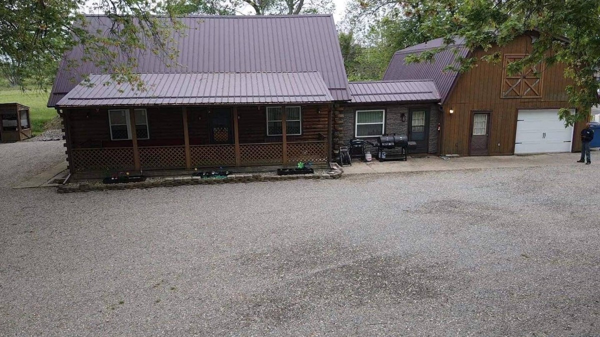 Gypsum House | Lodge/Cabin- Large Groups & Sportsman - Private Beach - Parking -fire pit