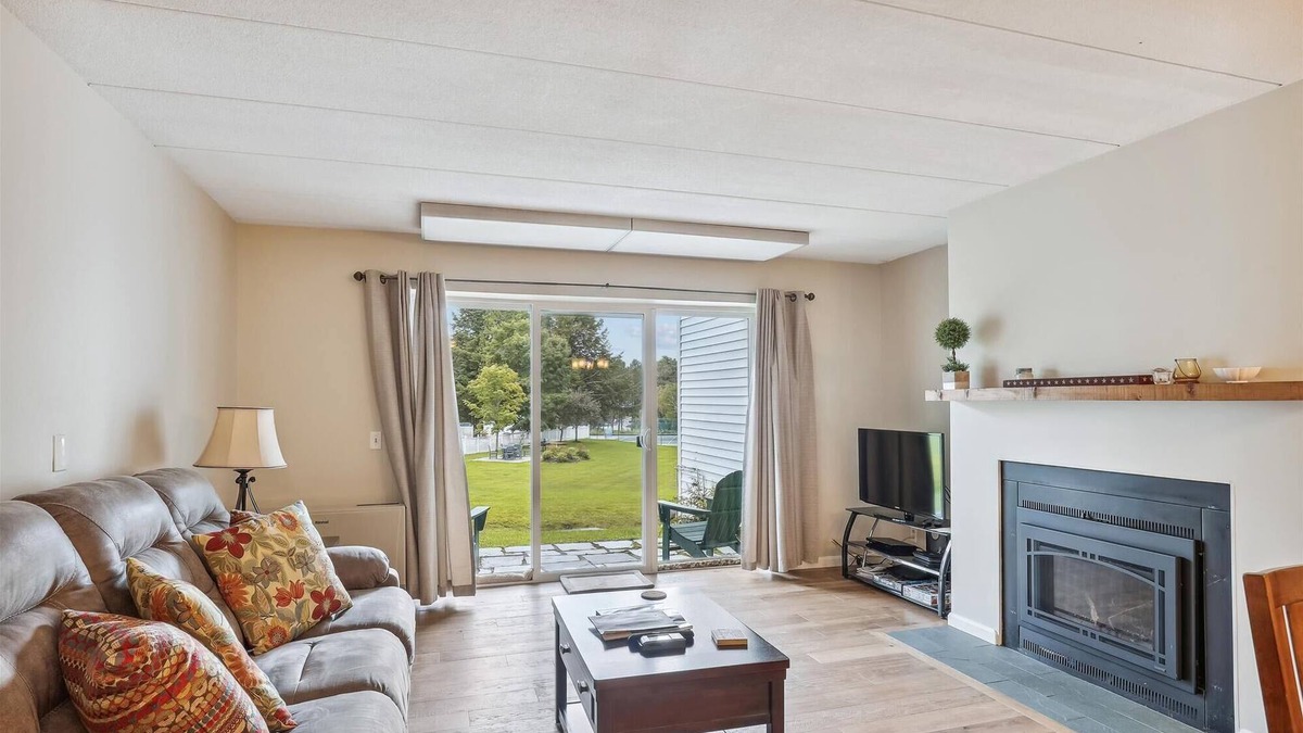 Stowe Area Condo | Lodge Condo 26: slopeside 2 br, fireplace, free ski shuttle, summer pool!