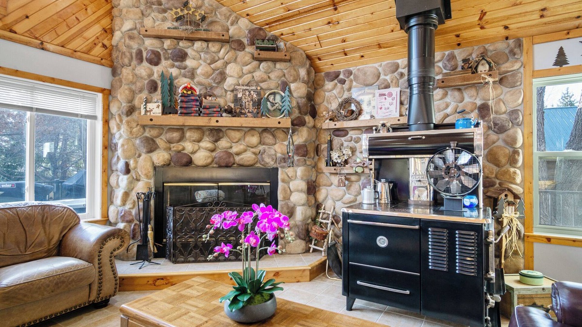 Holcombe House | Lodge Getaway Large Family Home Lake Holcombe Retreat & Event Center House