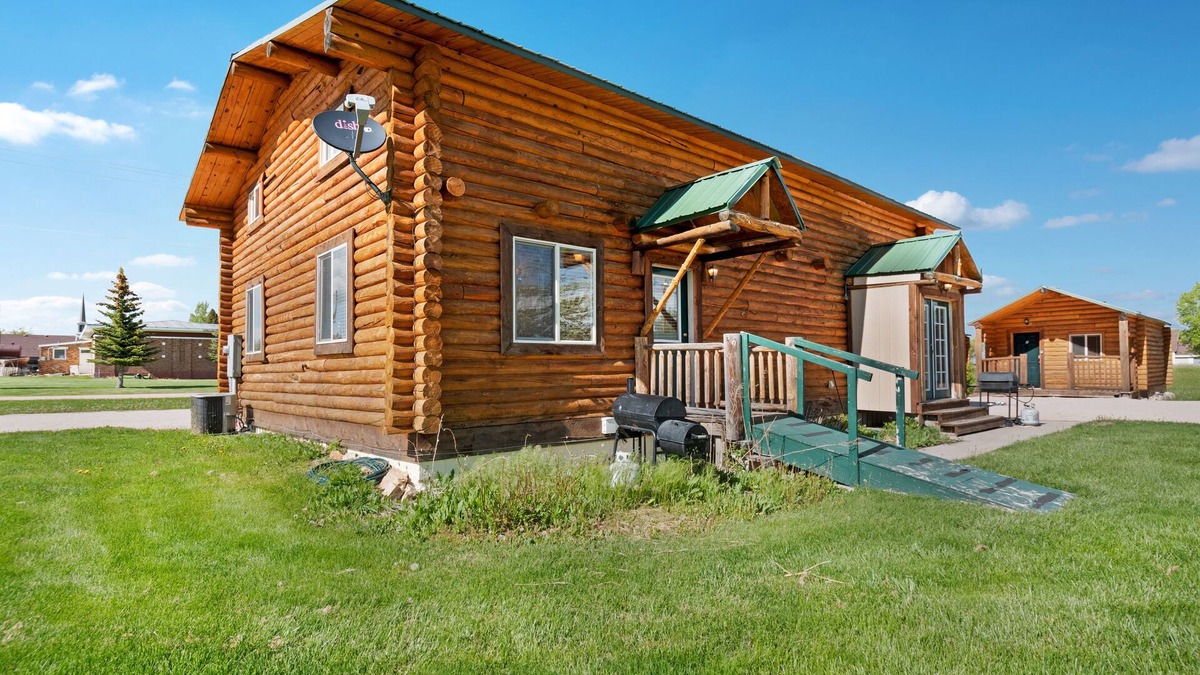 St. Charles Cabin | Lodge in Saint Charles w/ All 10 Cabins Included