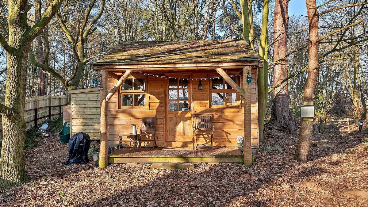 West Stow Ski Chalet | Lodge in Suffolk Countryside with BBQ