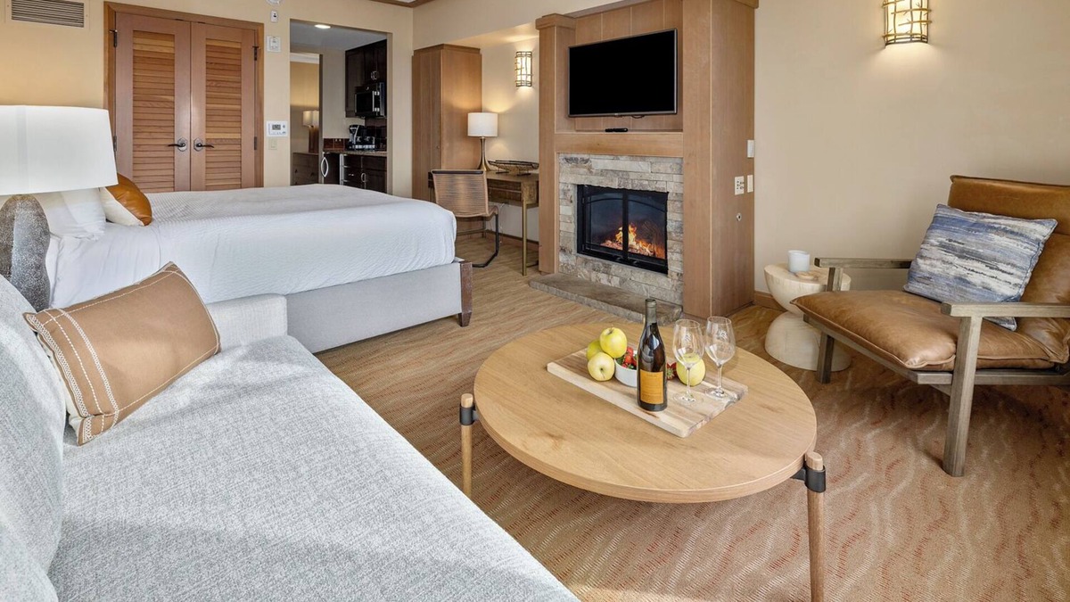 Cle Elum Condo | Lodge Magical River Views, Pool, Hottub, Fireplace, 5th Flr, Kitchen
