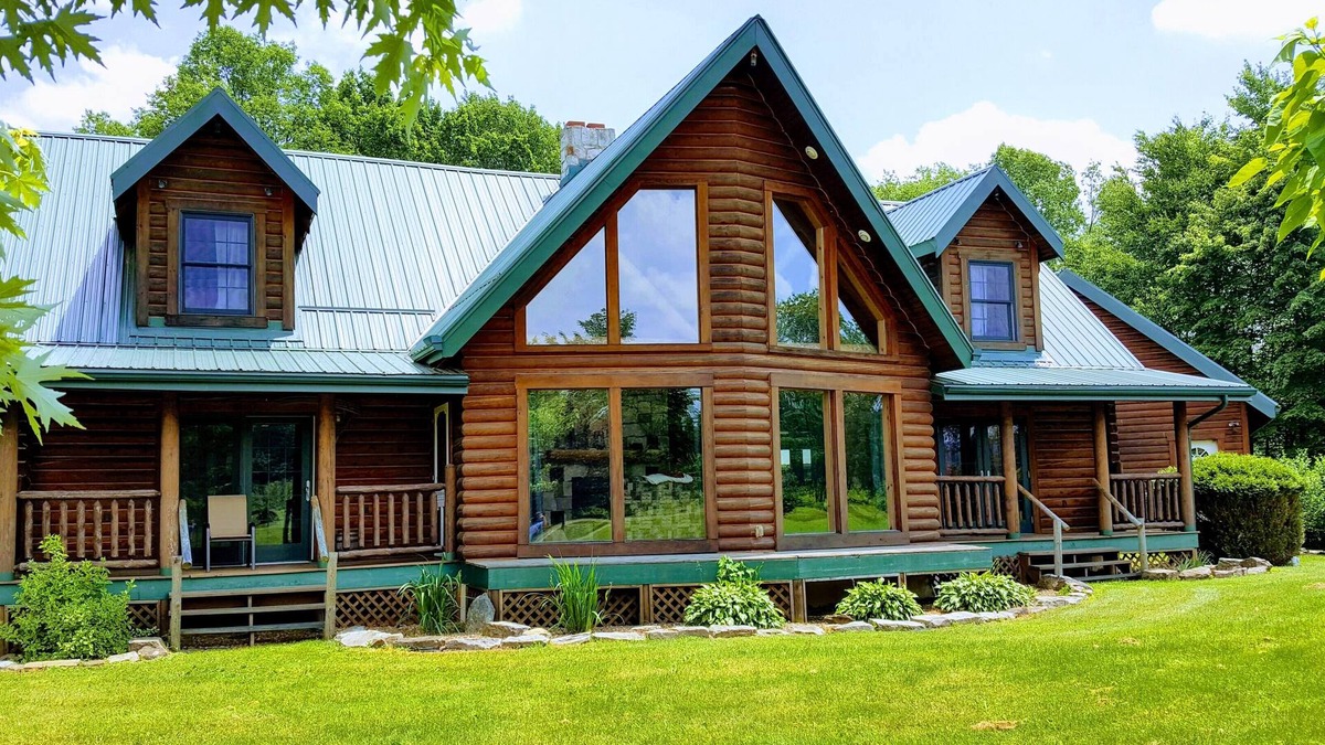 Emlenton House | Lodge on Pine Ridge, with private 50 acres