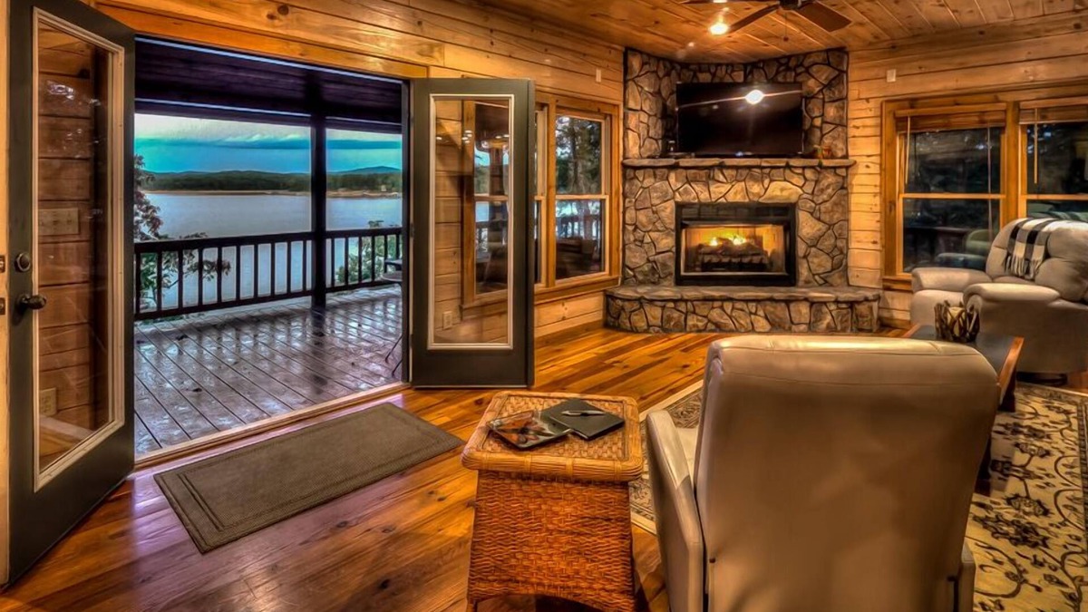 Blue Ridge Cabin | Lodge On The Lake- Pet Friendly | Waterfront w/Dock | Beautiful Views