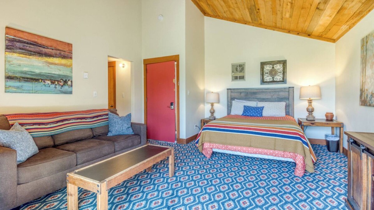Black Butte Ranch Condo | Lodge Room 34: Studio, 1 BA in Black Butte Ranch, Sleeps 2
