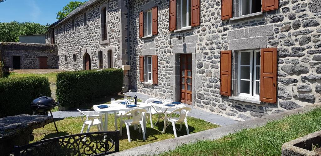 Neussargues en Pinatelle House | Lodge-Sagne une ferme rénovée au cœur du Cantal à proximité de la station de ski du Lioran