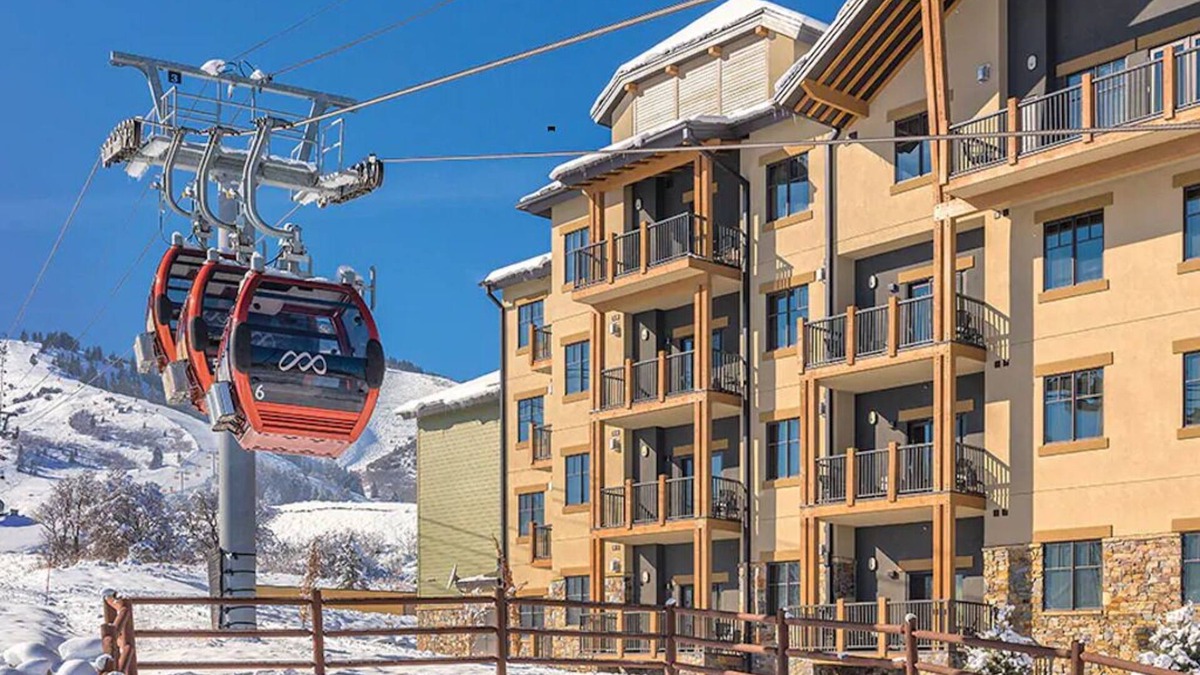 Park City Resort | Lodge-style First-Class Resort. Gondola outside-SOOOO Convenient! Sleeps 4