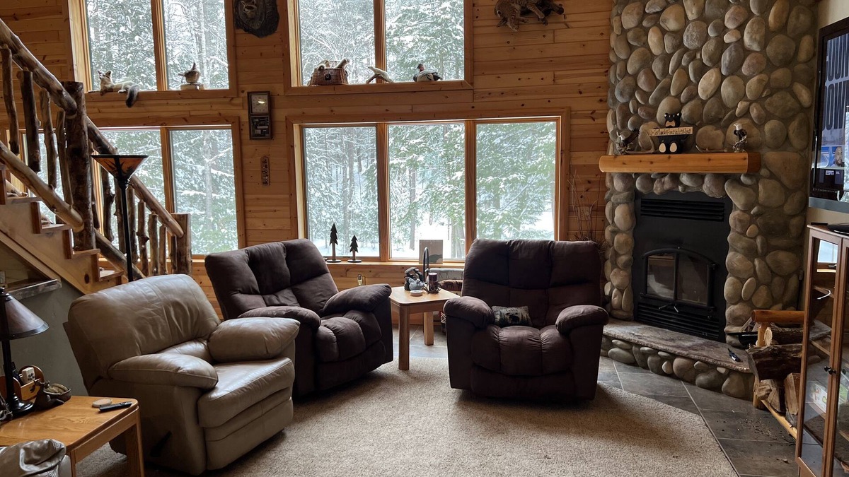 Pickerel House | Lodge style home with plenty of space