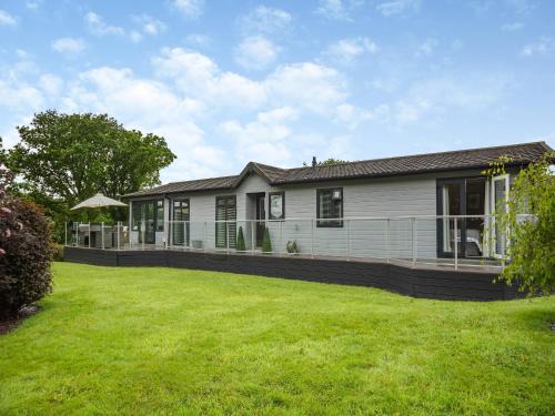 Llwyndyrys House | Lodge Twenty Six