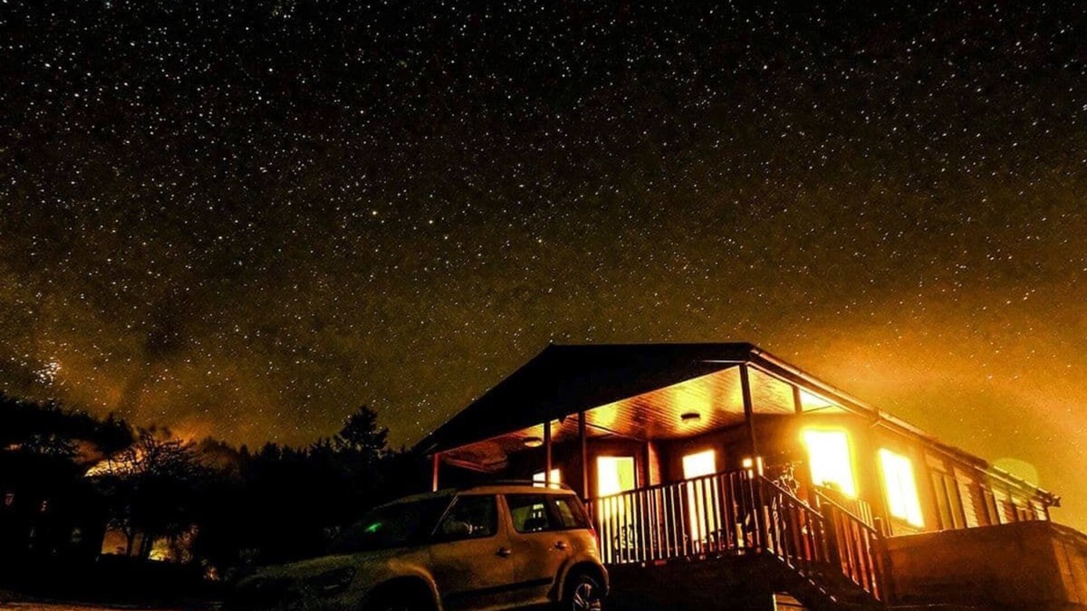 Hexham Ski Chalet | Lodge with one master double with en suite shower and one twin.