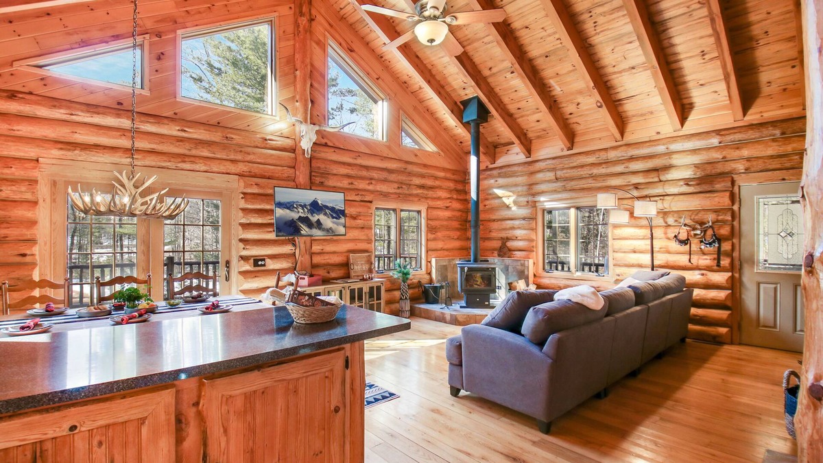 Springbrook Ski Chalet | LodgeLife Springbrook - Unwind in Nature Lux Log Cabin in the Heart of Adventure