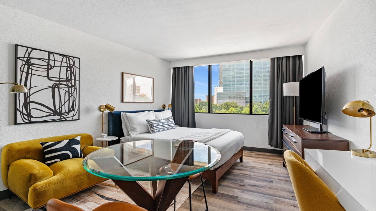 Greenway Plaza-Upper Kirby Apartment | Lodgeur | Bright studio w/desk | Upper Kirby