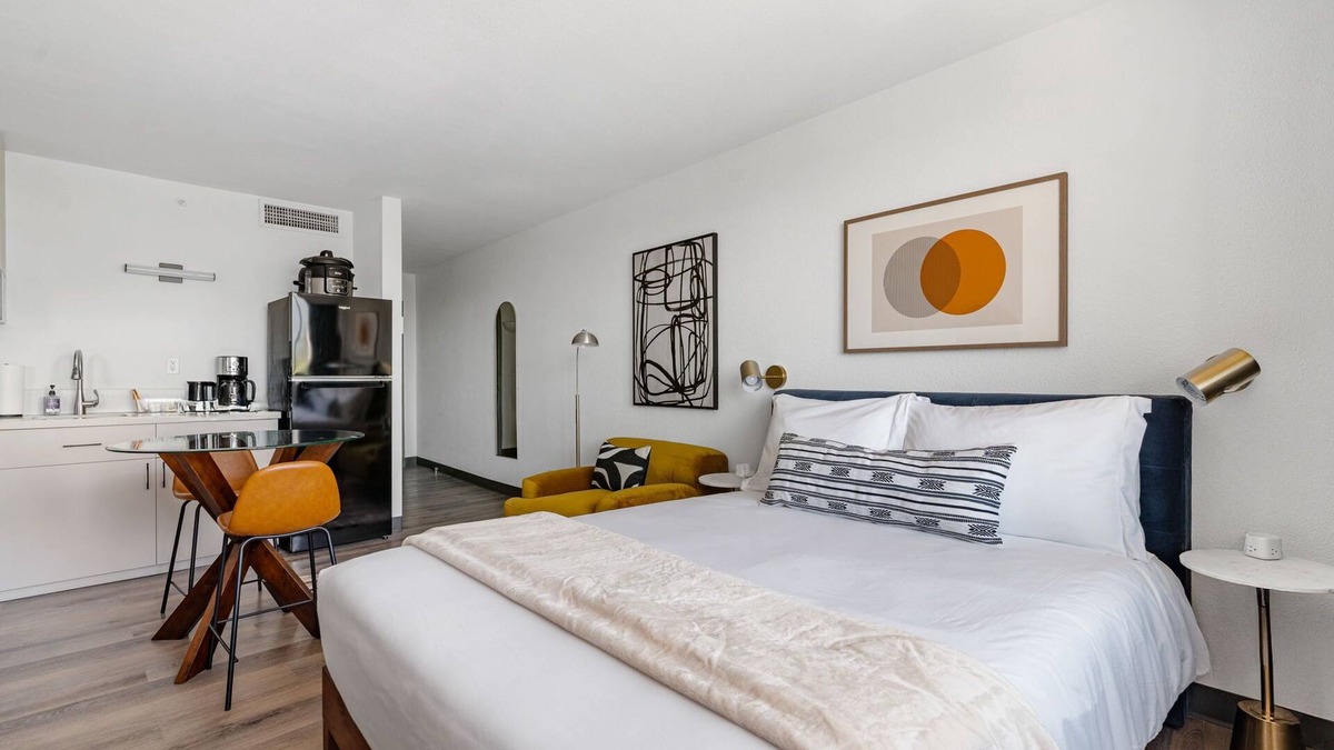 Greenway Plaza-Upper Kirby Apartment | Lodgeur | Studio for work & rest | Upper Kirby