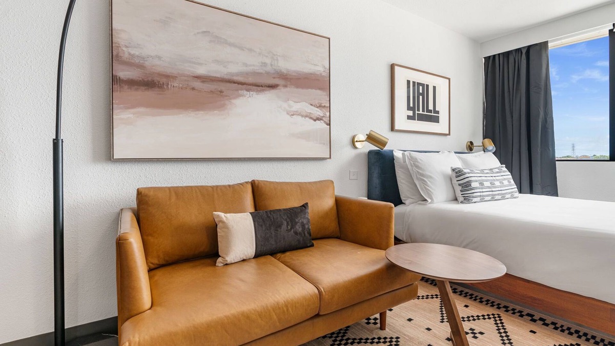 Greenway Plaza-Upper Kirby Apartment | Lodgeur | Studio w/smart TV & desk | Upper Kirby