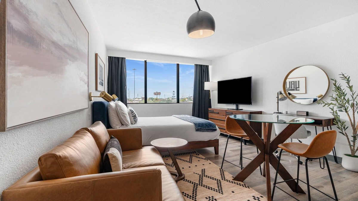 Greenway Plaza-Upper Kirby Apartment | Lodgeur | Trendy studio space | Upper Kirby