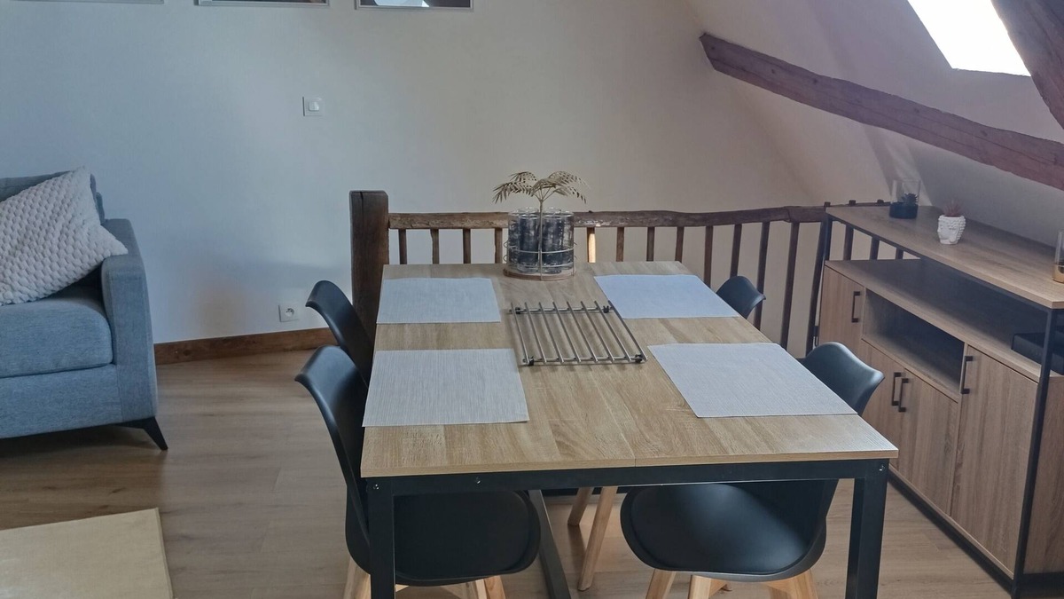 Chateauneuf-en-Thymerais Apartment | Lodging Downtown Châteauneuf-en-Thymerais