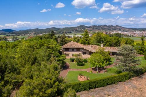 Santpedor Villa | Lodging Apartments Villa el Raco