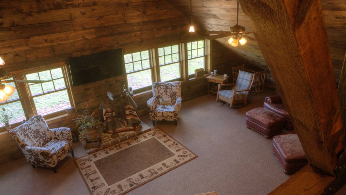 Wayne County House | Lodging EXTRAORDINAIRE!
