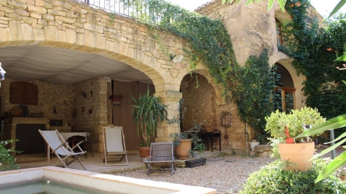 Vers-Pont-du-Gard Cottage | Lodging in old barn XVIII Century