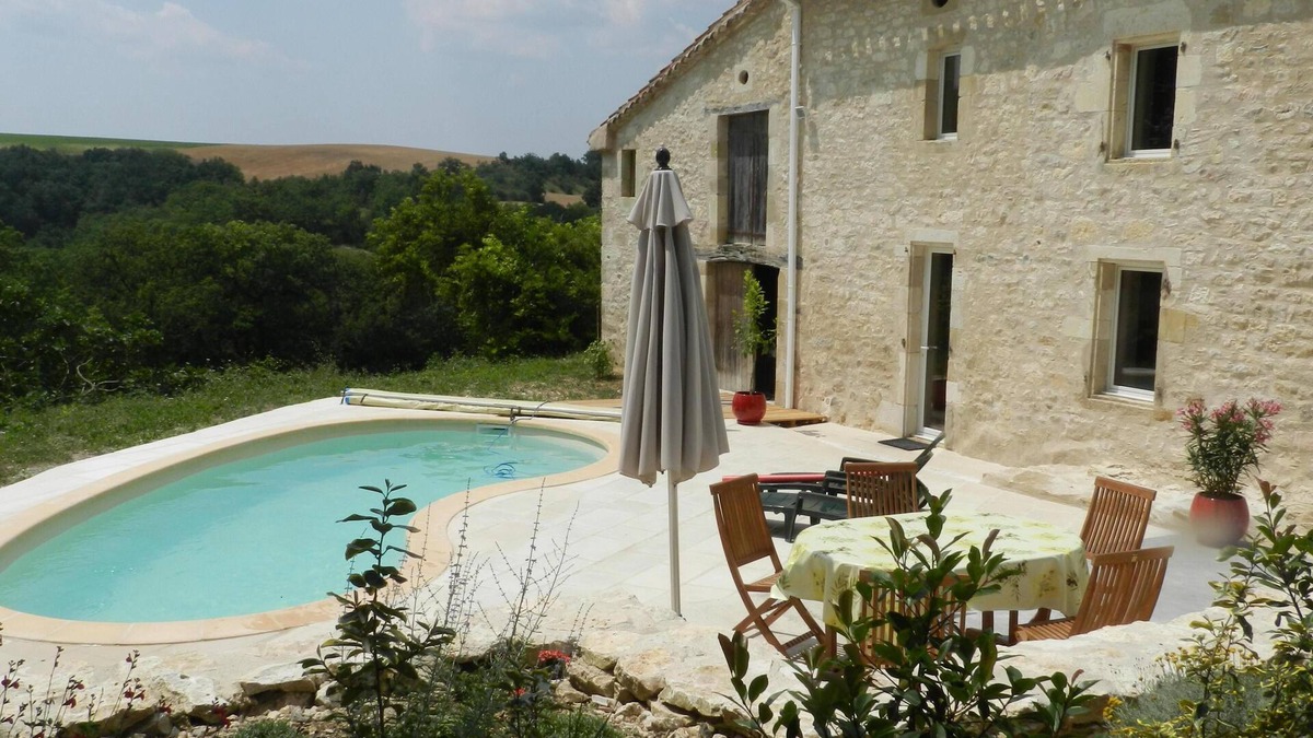 Lombers Cottage | Lodging, Merle, in the center of the Tarn department in Lombers, Swimming pool more