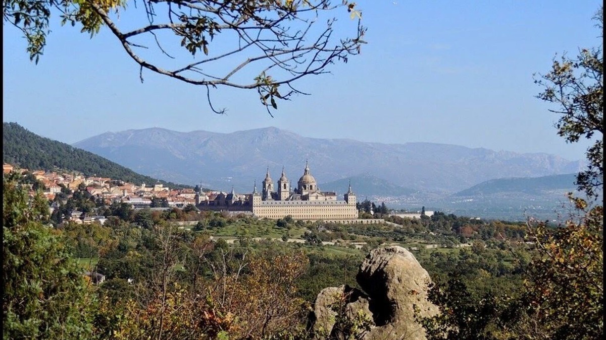 San Lorenzo de El Escorial Apartment | Loft of El Escorial. "Cultural tourism and activities in full nature".