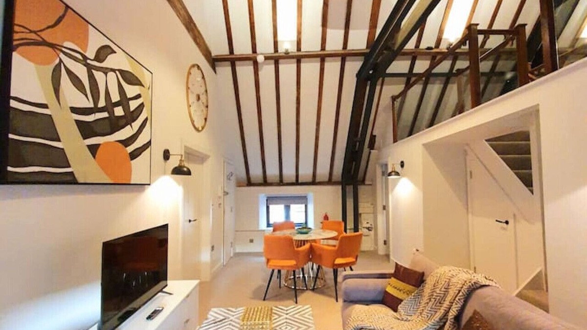 Bishop's Stortford Apartment | Loft 2 - luxury spacious apartment near Stansted