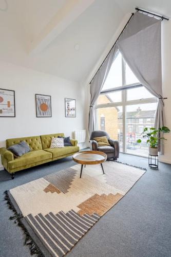 Brockley Apartment | Loft and Light in London