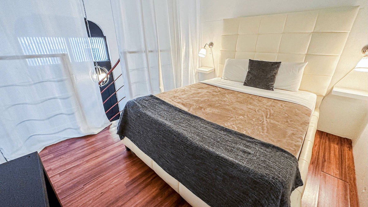 Ponce Centro Apartment | Loft Aparment Steps From Nightlife, Gladiolas II/Loft + Room/Free WIFI - 2101