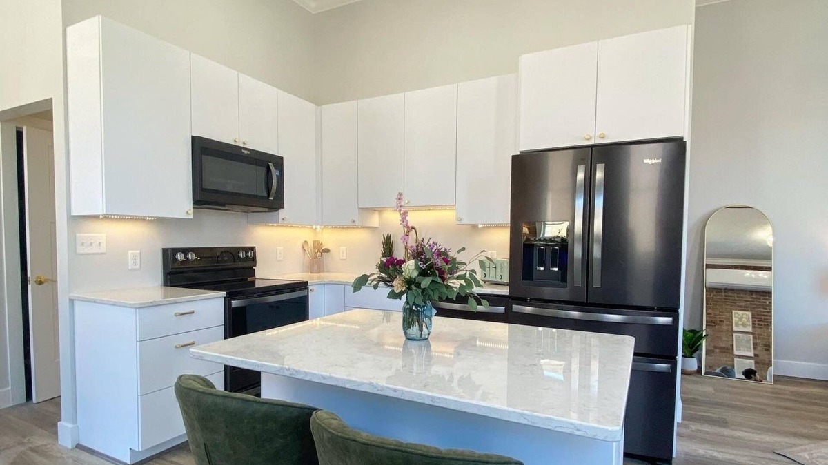 Du Quoin Apartment | Loft Apartment On Main - Sleeps 4