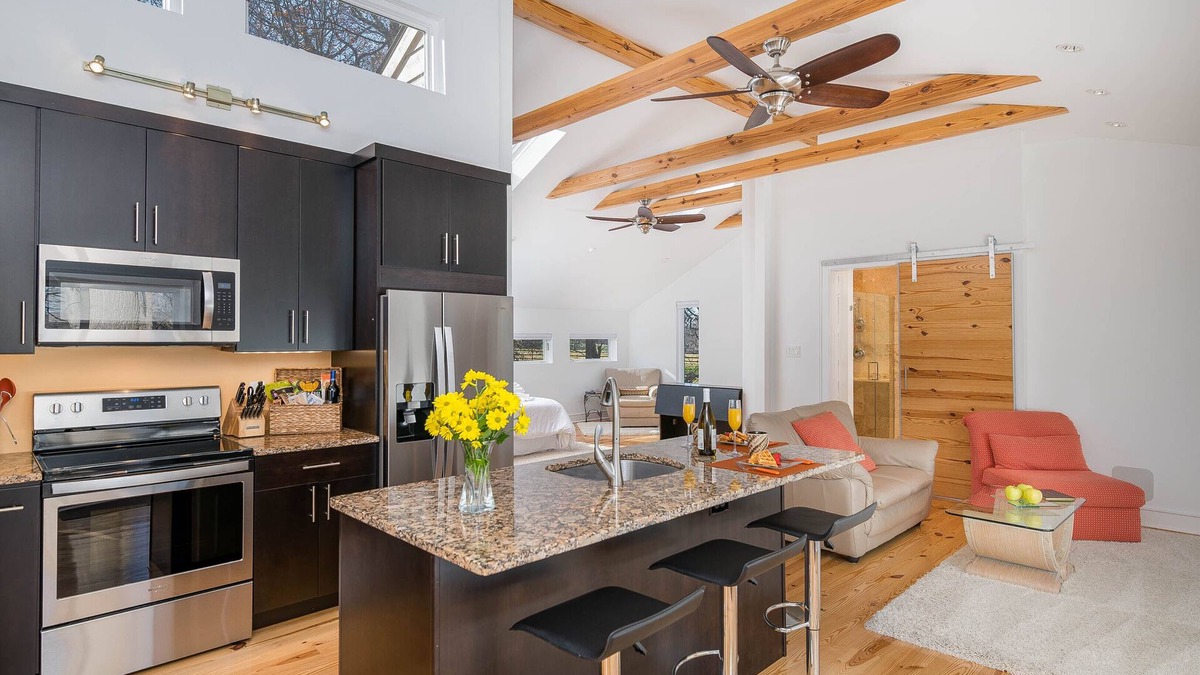 West Chester Apartment | Loft Bliss! Relaxing, inviting and therapeutic. The perfect roamntic getaway!
